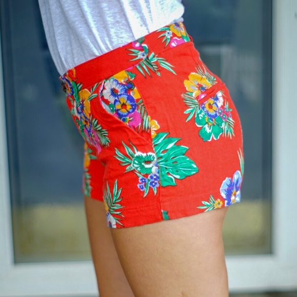 Old Navy Hawaiian Print Shorts - Picture 3 of 3